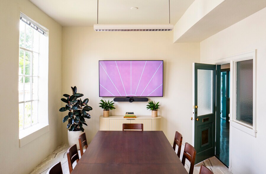 More Photos Of 215 Church St, Decatur Loft Creative Space For Lease