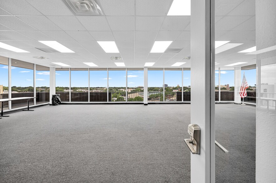 More Photos Of 6420 Hillcroft Ave, Houston Office Residential For Sale