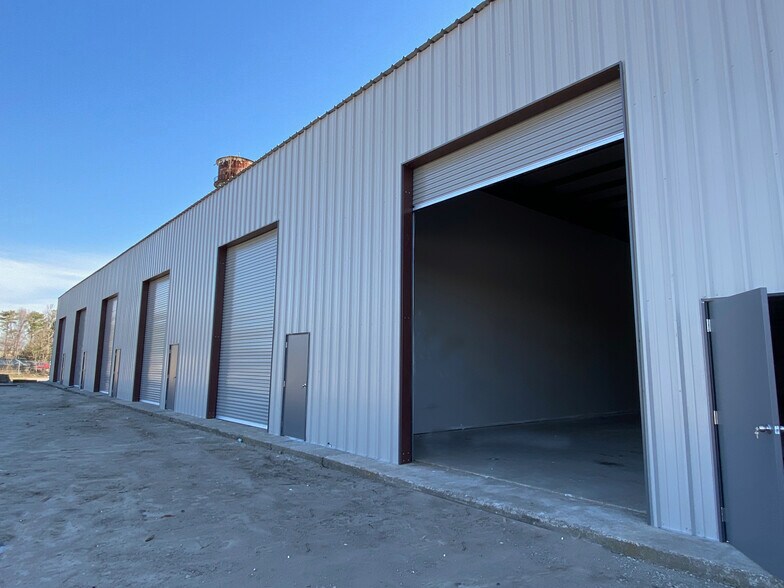 More Photos Of 2336 Lawrence Ave, Atlanta Truck Terminal For Lease