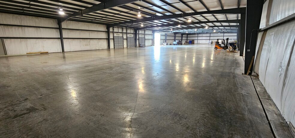 More Photos Of 10925 Old 66 Hwy, Rolla Industrial For Lease