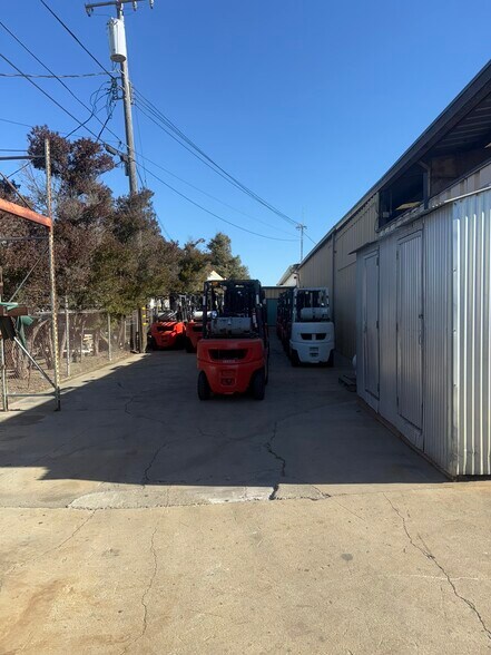 More Photos Of 1360-1366 Burton Ave, Salinas Warehouse For Sale
