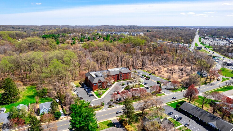 More Photos Of 11 Tindall Rd, Middletown Office For Sale