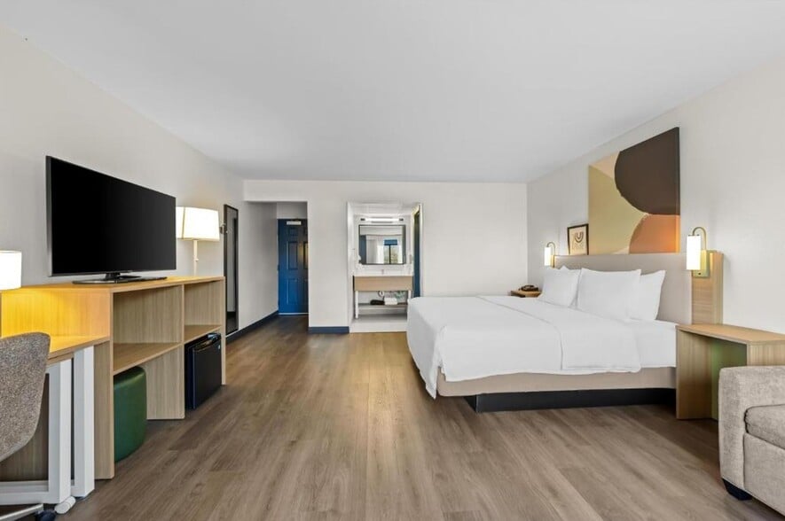 More Photos Of 3402 Winfield Dunn Pky, Kodak Hotel For Sale