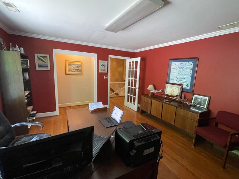 More Photos Of 2715 Reynolda Rd, Winston-Salem Office For Sale