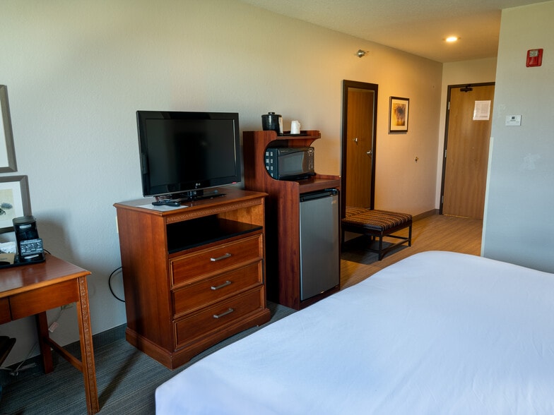 More Photos Of 664 Chase Blvd, Sidney Hotel For Sale