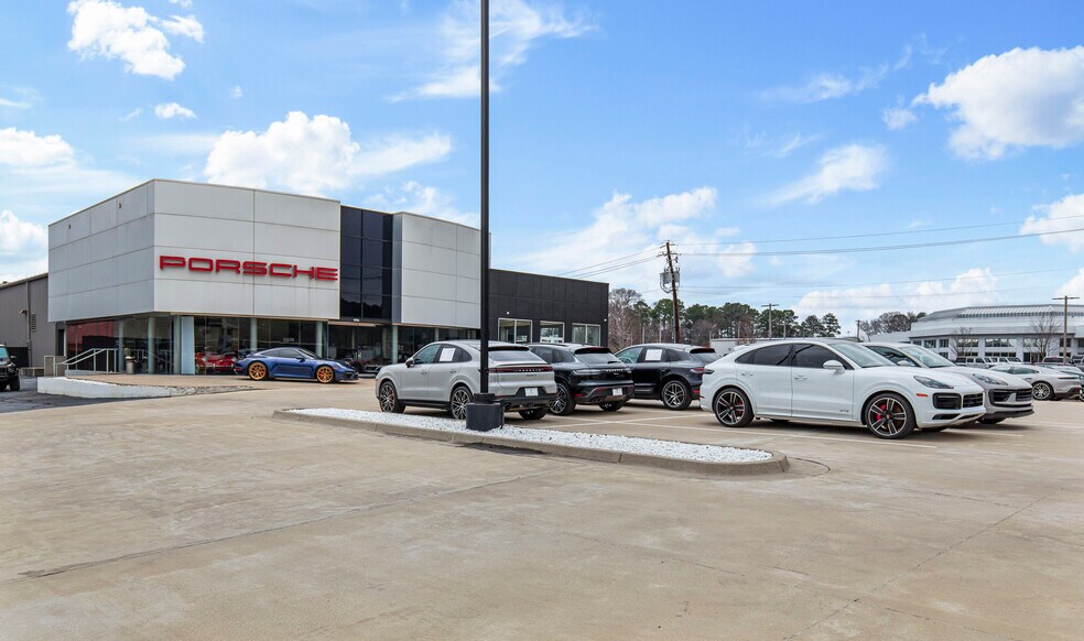 More Photos Of 5385 N I 55 St, Jackson Auto Dealership For Sale