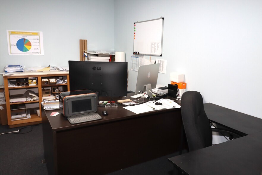 More Photos Of 2335 Columbia Hwy, Pulaski Office For Sale