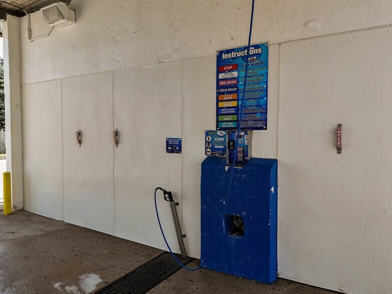 More Photos Of 2812 E Chestnut Expy, Springfield Carwash For Sale