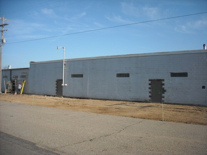 More Photos Of 7878 Gull Rd, Richland Warehouse For Lease