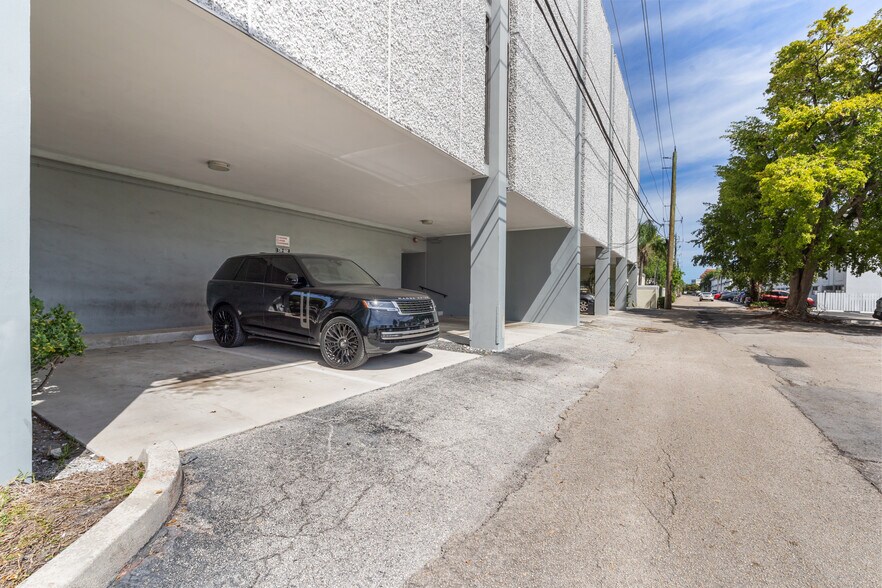 More Photos Of 5100 N Federal Hwy, Fort Lauderdale Office For Sale