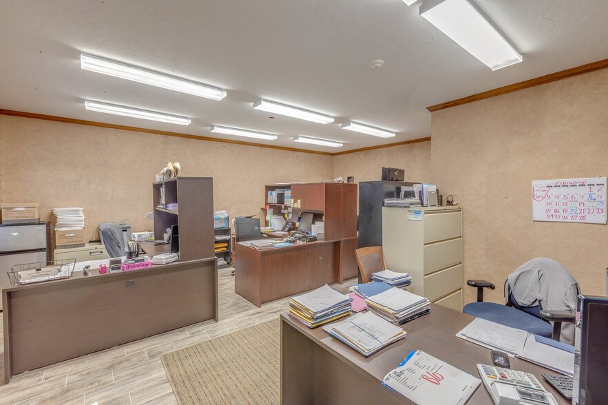 More Photos Of 1035 S Berry Rd, Norman Office For Sale