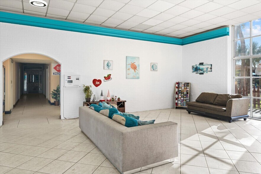 More Photos Of 510 Lane Ave S, Jacksonville Hotel For Sale