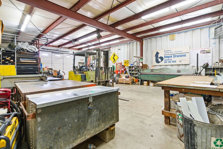 More Photos Of 13720 Aiken Rd, Louisville Warehouse For Lease
