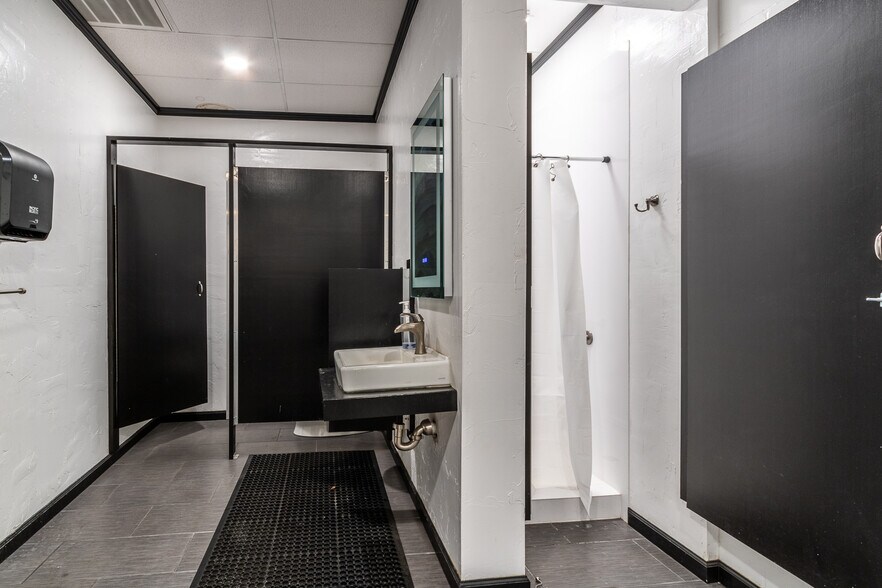 More Photos Of 1724 NE 2nd St, Gainesville Light Manufacturing For Sale