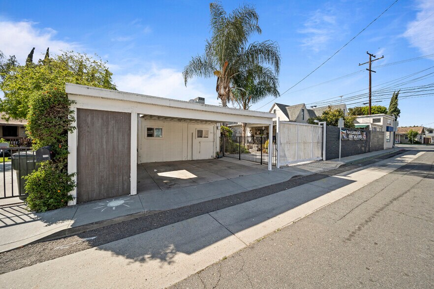 More Photos Of 906 E Commonwealth Ave, Fullerton Storefront For Sale