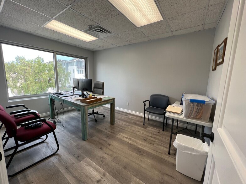 More Photos Of 2910 Jefferson St, Carlsbad Medical For Lease