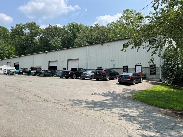 More Photos Of 19 Baron Park Rd, Fredericksburg Light Distribution For Lease