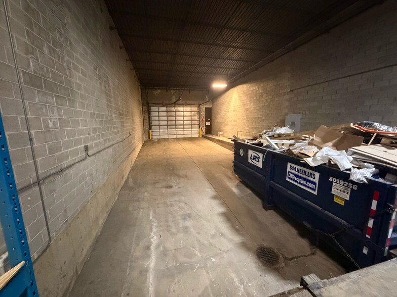 More Photos Of 210 Mittel Dr, Wood Dale Warehouse For Lease