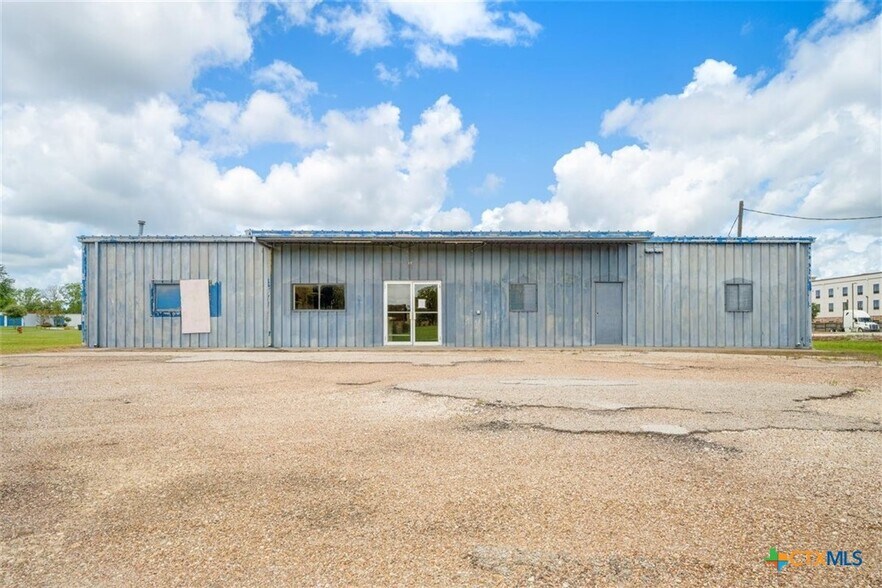 Primary Photo Of 625 N La Grange St, Flatonia Freestanding For Sale