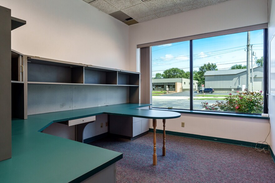 More Photos Of 6212 Material Ave, Loves Park Warehouse For Sale