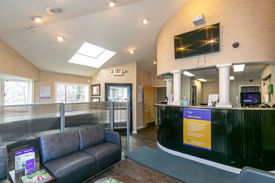 More Photos Of 986-990 Sunrise Hwy, Babylon Medical For Sale