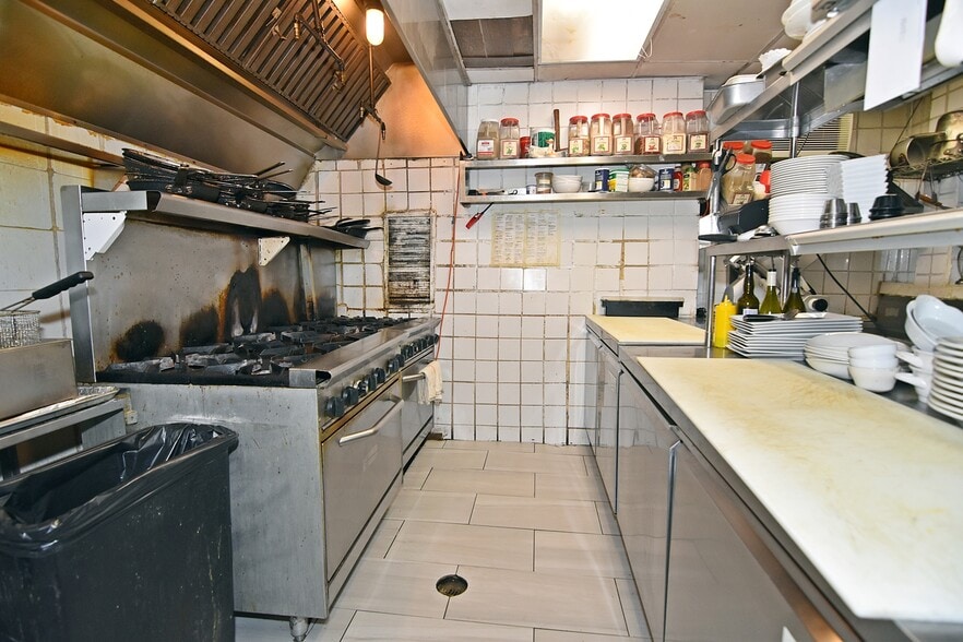 More Photos Of 305 S Washington St, Alexandria Restaurant For Lease