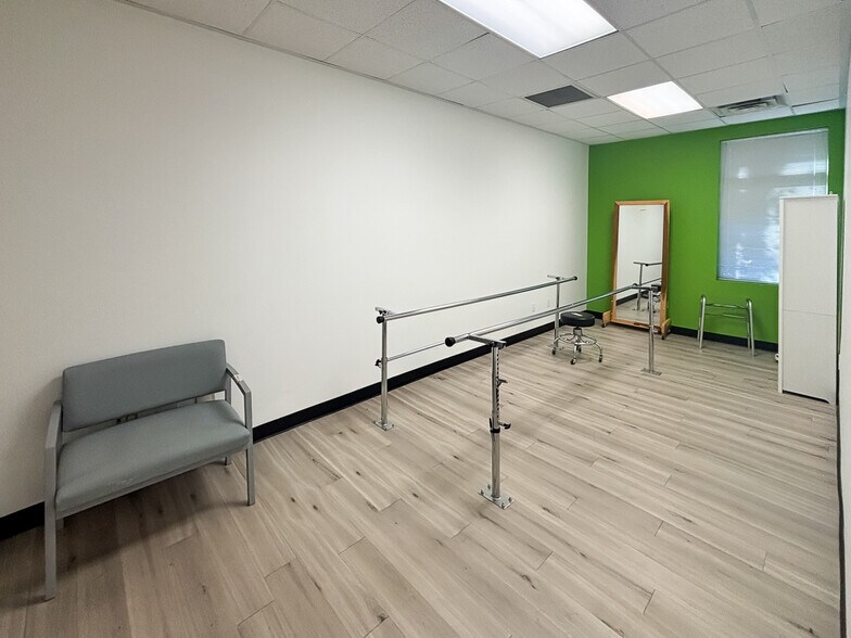 More Photos Of 1321 Ashley River Rd, Charleston Office For Lease