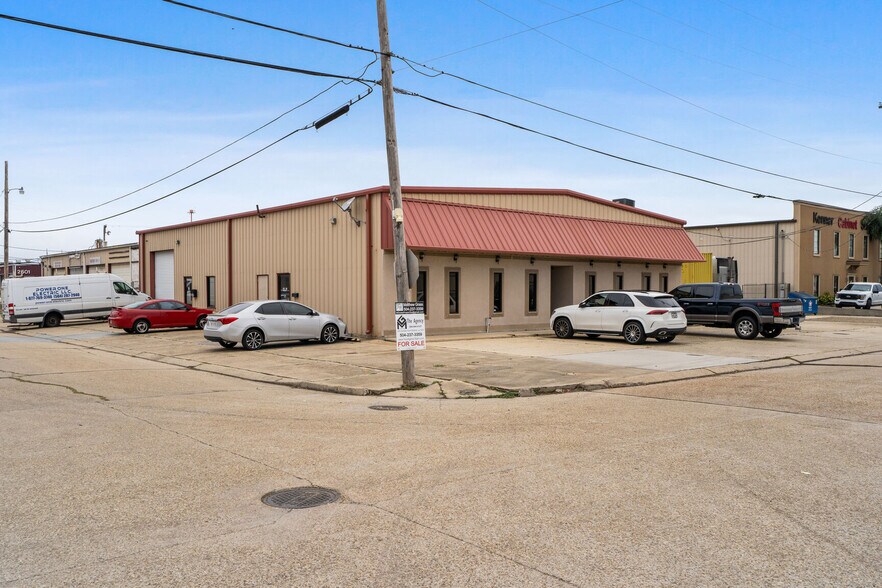 More Photos Of 2501 Florida Ave, Kenner Light Distribution For Sale