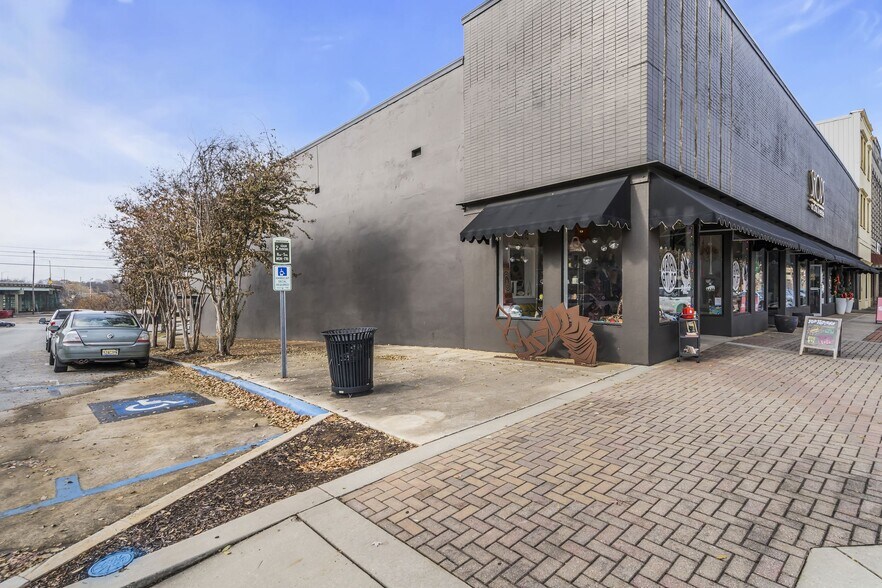 More Photos Of 219 2nd Ave SE, Decatur Storefront For Lease