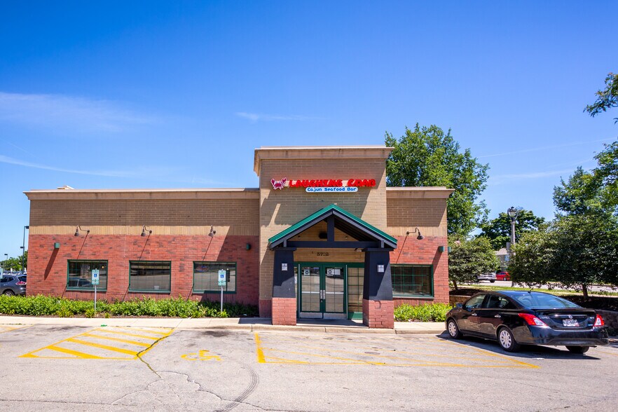 More Photos Of 5700 W Capitol Dr, Milwaukee Unknown For Lease