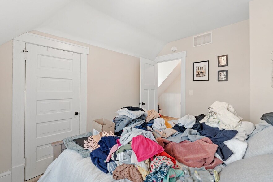 More Photos Of 1704 Jefferson St NE, Minneapolis Apartments For Sale
