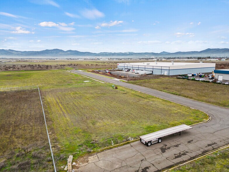 More Photos Of 4702 Industry Dr, Central Point Land For Sale