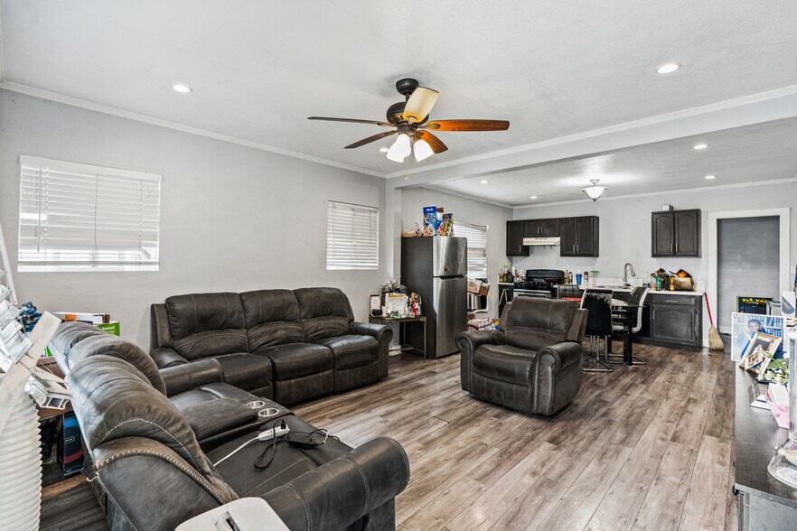 More Photos Of 1049 W 61st St, Los Angeles Apartments For Sale