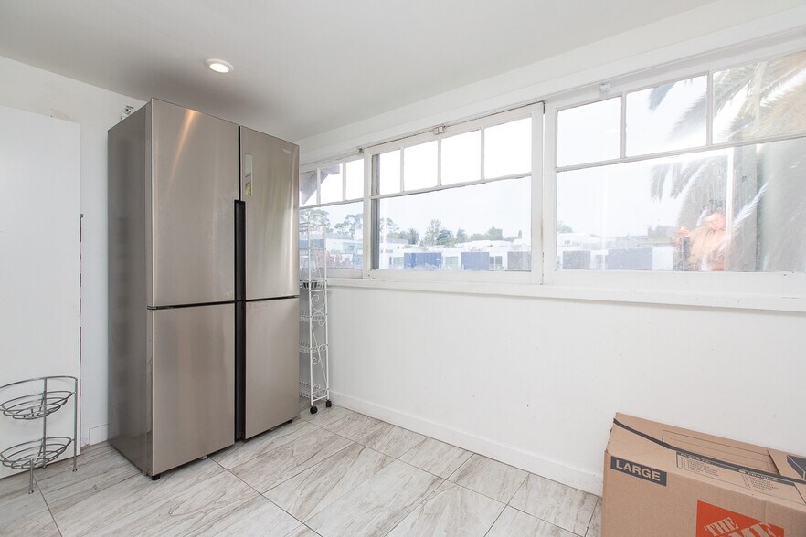 More Photos Of 757 Pier Ave, Santa Monica Office For Sale