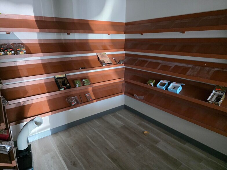 More Photos Of , Biloxi Service Station For Lease