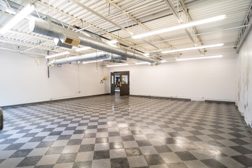 More Photos Of 1304 Valleyhigh Dr NW, Rochester Showroom For Sale