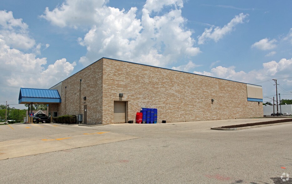 More Photos Of 10 W National Rd, Vandalia Drugstore For Lease