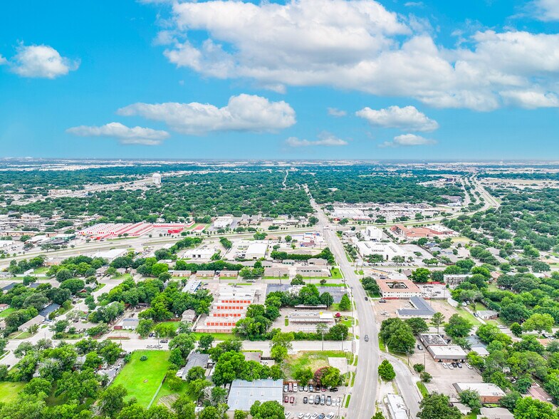 More Photos Of 1300 W Pioneer Dr, Irving Fast Food For Sale