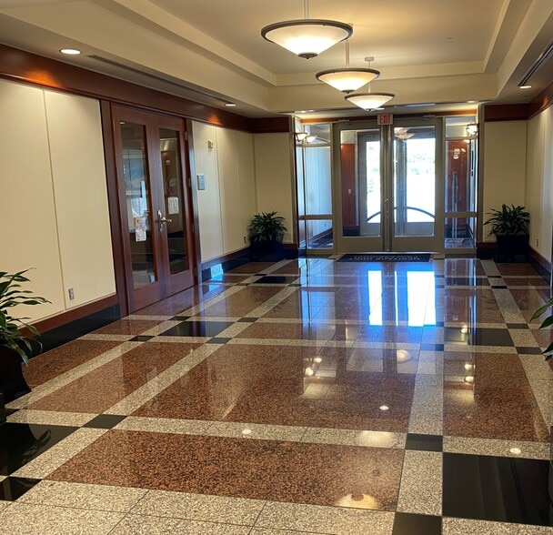 More Photos Of 7001 Heritage Village Plz, Gainesville Office For Lease