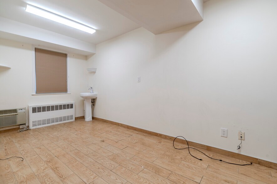 More Photos Of 3232 Francis Lewis Blvd, Flushing General Retail For Lease