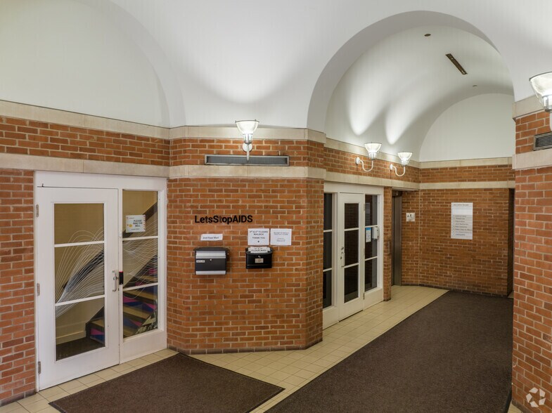 More Photos Of 160 John St, Toronto Office For Lease