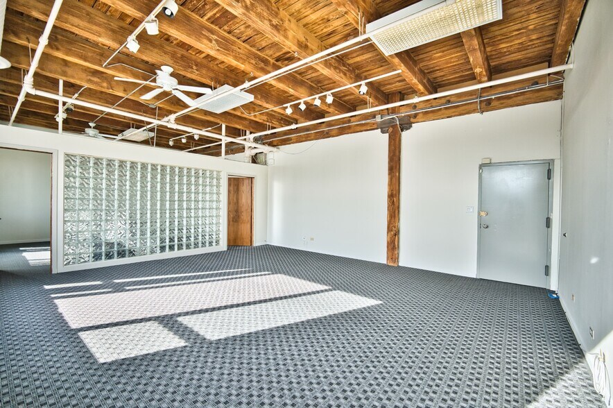 More Photos Of 833-845 W Chicago Ave, Chicago Office For Sale