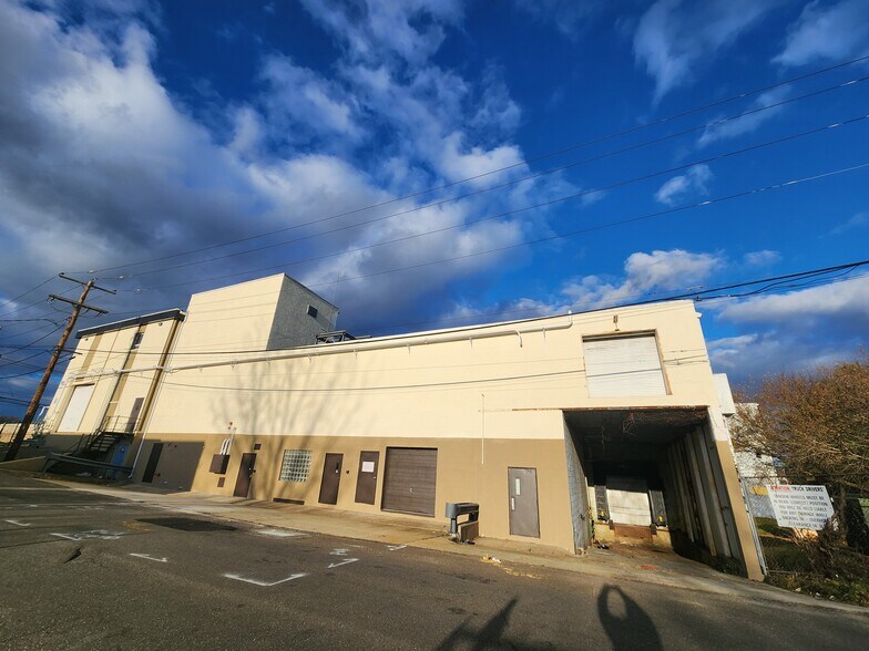 More Photos Of 958-986 Boston Post Rd, West Haven Warehouse For Sale