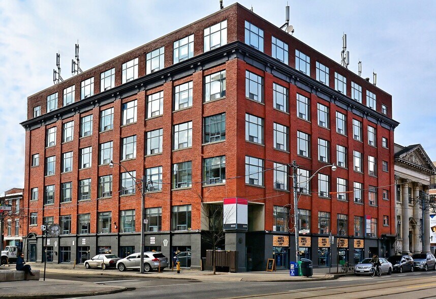 More Photos Of 489 College St, Toronto Office For Lease