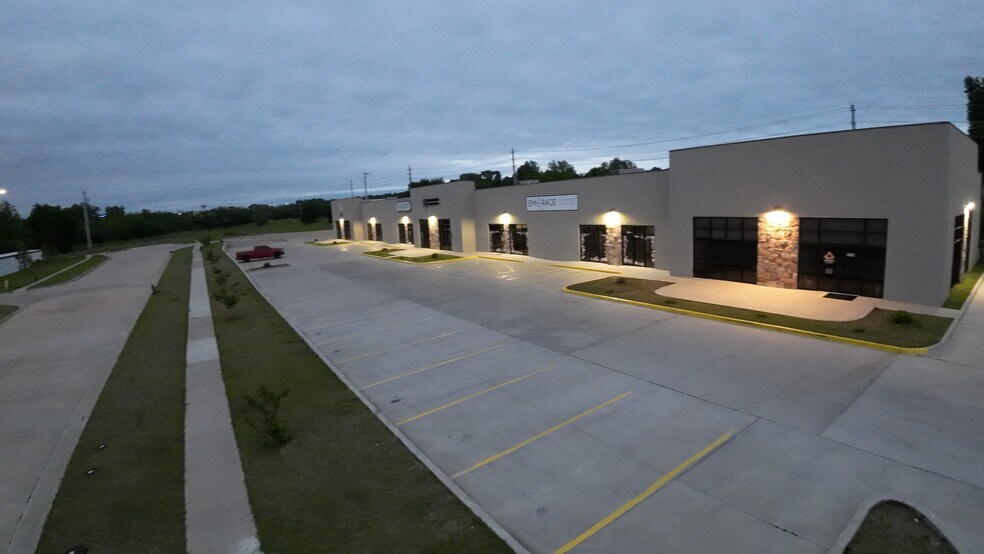 More Photos Of 1225 N Birch Ave, Broken Arrow Office For Sale