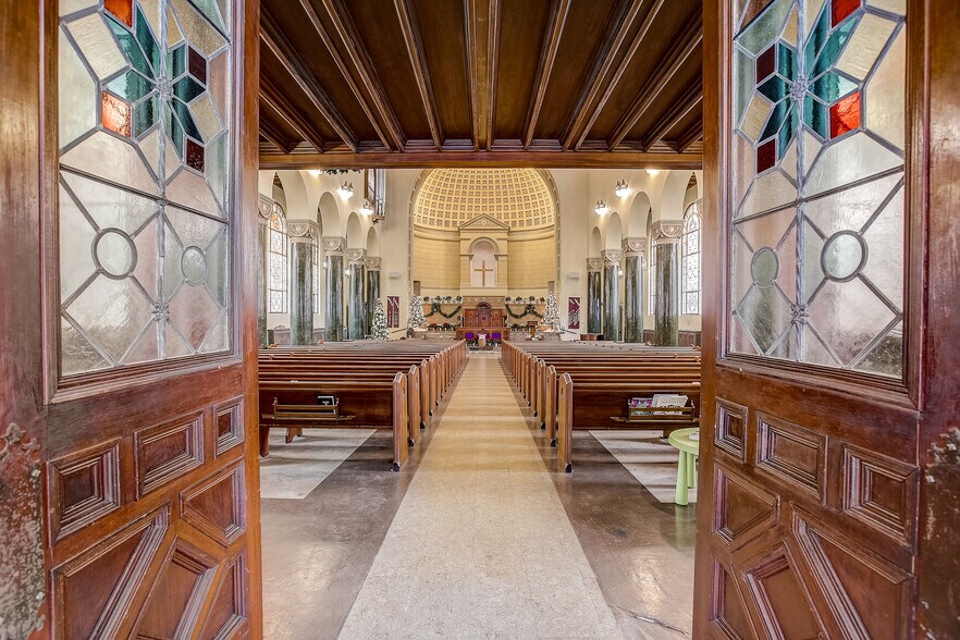 More Photos Of 1110 Guadalupe St, Austin Specialty For Sale