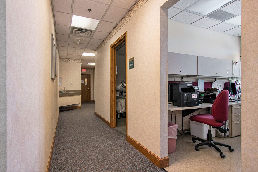 More Photos Of 645 Barclay Cir, Rochester Hills Medical For Lease