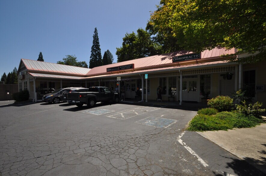 More Photos Of 18687 Main St, Groveland Storefront For Lease