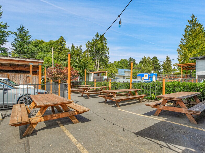 More Photos Of 11131 NE Halsey St, Portland Restaurant For Sale