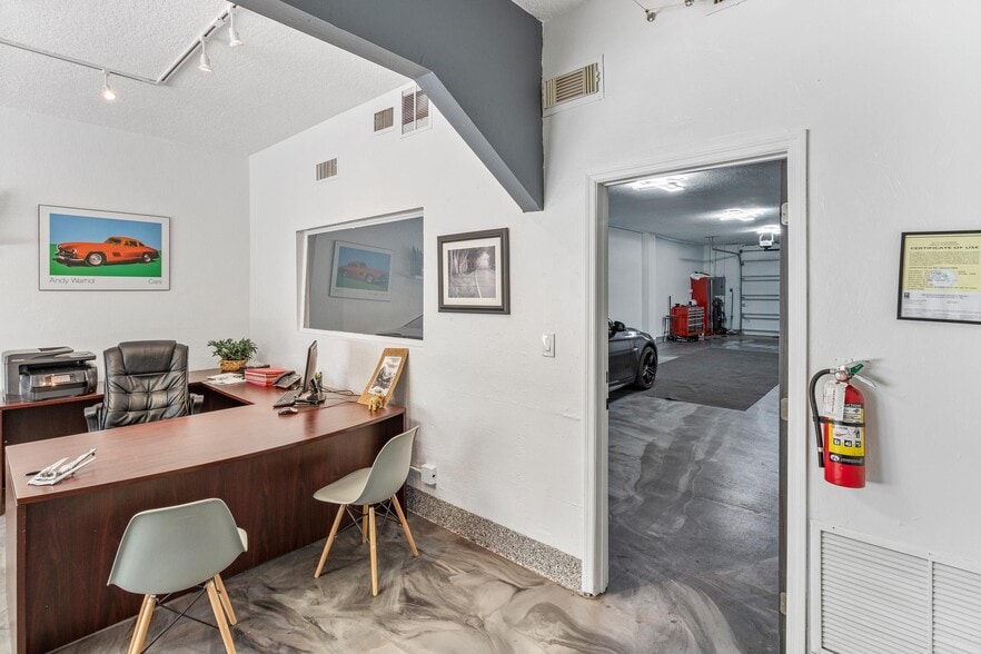 More Photos Of 721-723 S 21st Ave, Hollywood Distribution For Lease